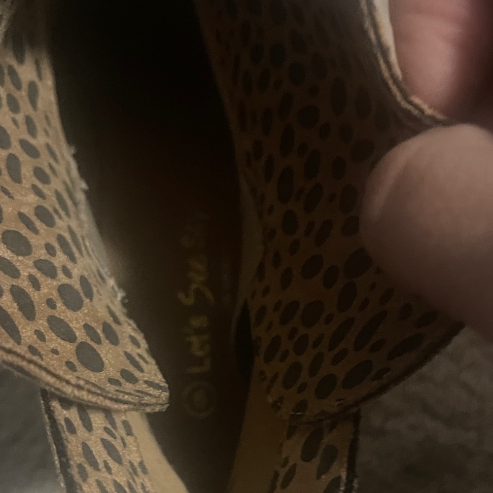 Stylish Tan Leopard Print Ankle Booties - Picture 2 of 7